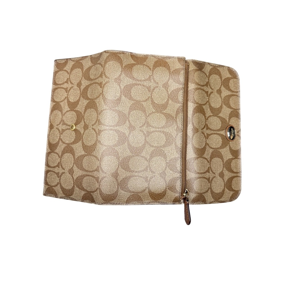 Coach Peyton Signature Wallet - Picture 8 of 8
